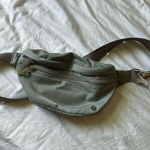 Lululemon city adventurer belt bag grey